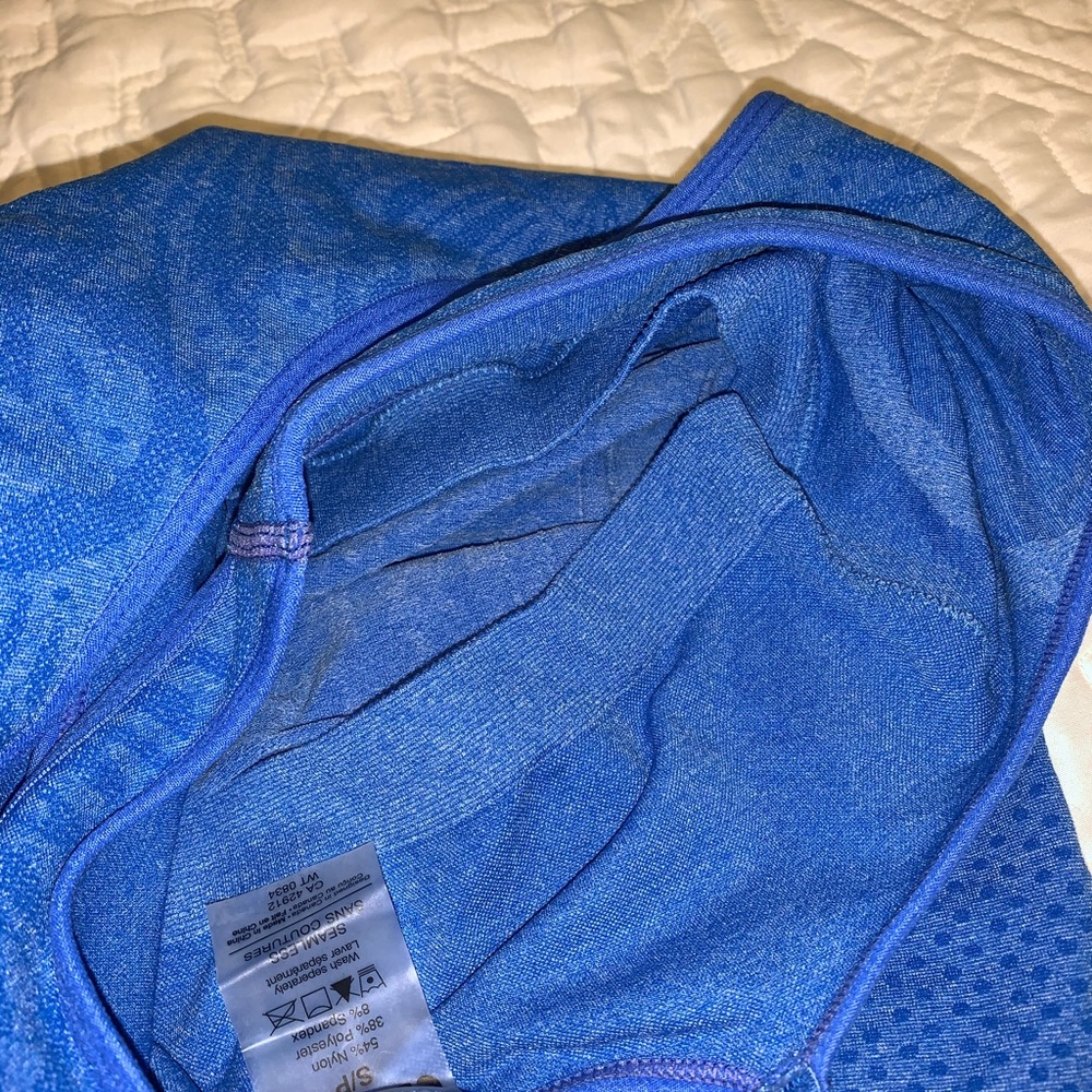 Climawear workout top with built-in bra - Picture 6 of 6